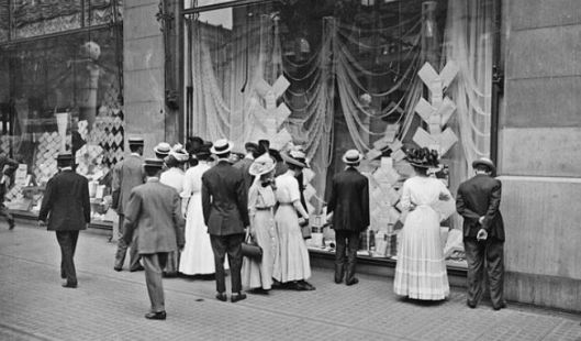 Early Christmas Shoppers